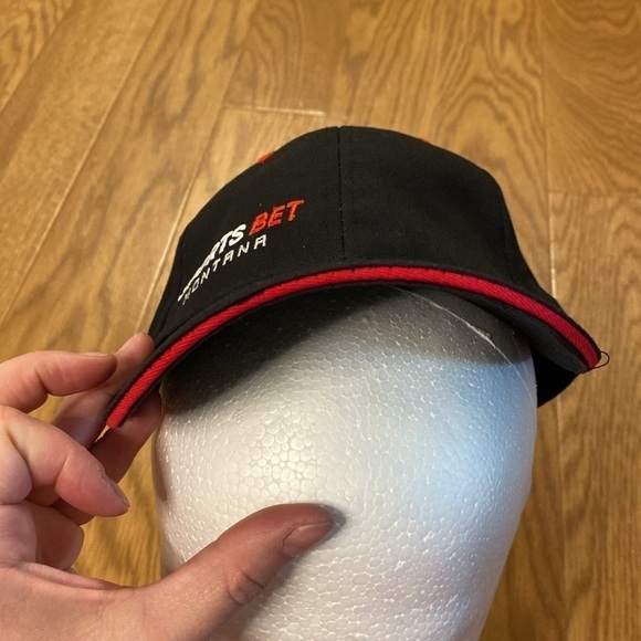 SPORTS BET MONTANA HAT BLACK  STRAPBACK ADJUSTABLE NWOT - Picture 9 of 9